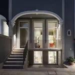 Baumhaus Serviced Living - Art & Design *