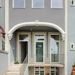 Baumhaus Serviced Living - Art & Design Porto