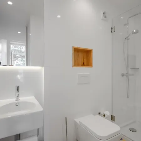 Baumhaus Serviced Living - Art & Design Apartments *