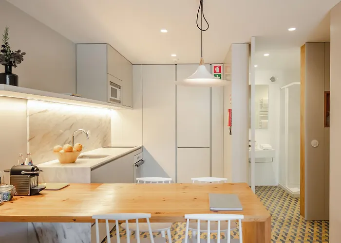 Baumhaus Serviced Living - Art & Design Lägenhet Oporto